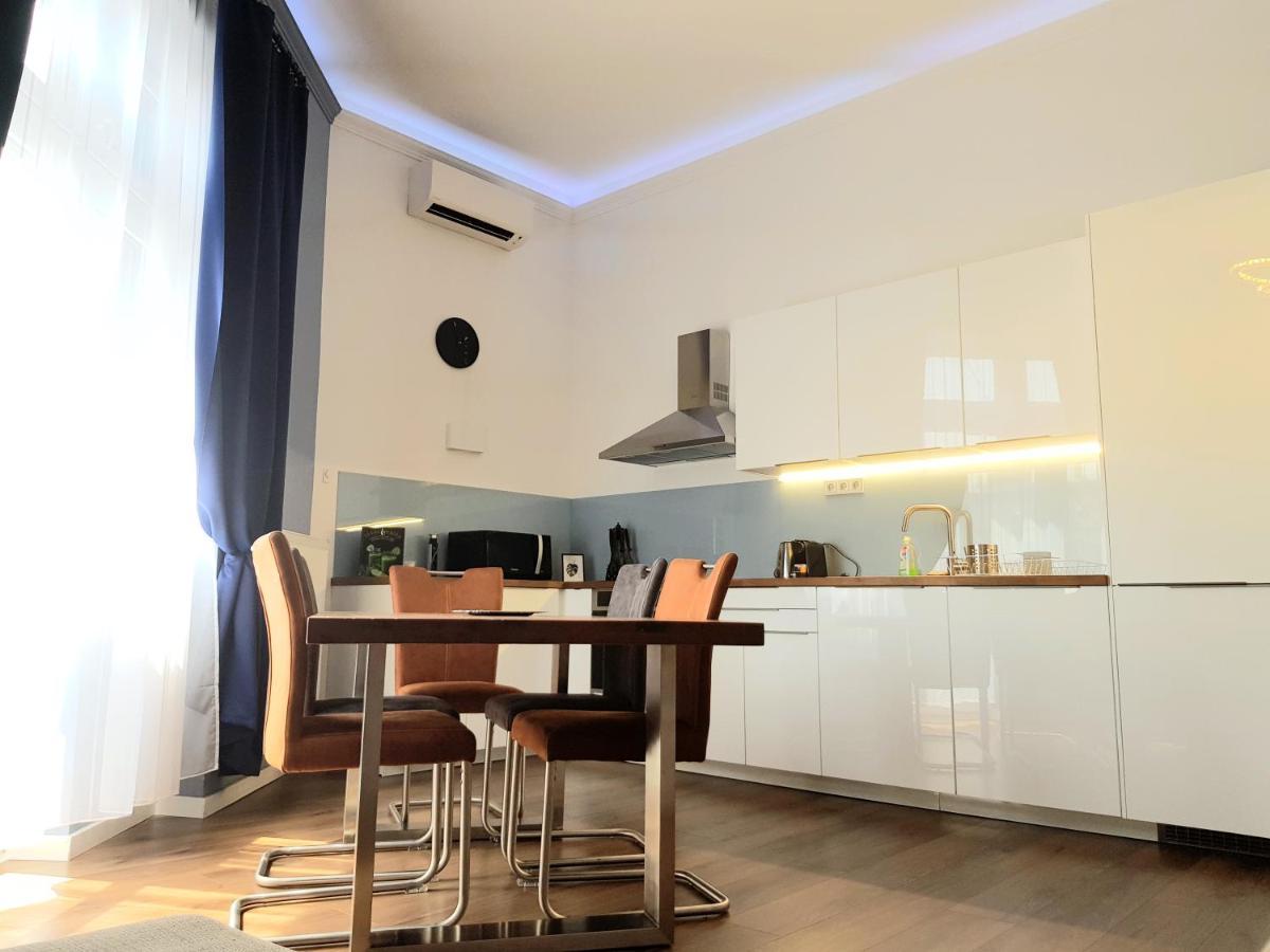 Luxurious Apartment With Balconies In Downtown Bp 布达佩斯 外观 照片